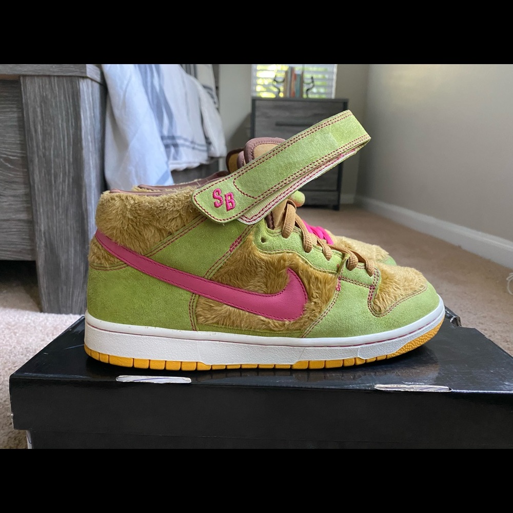 Nike Dunk Pro SB Mid Premium Mama Bears.